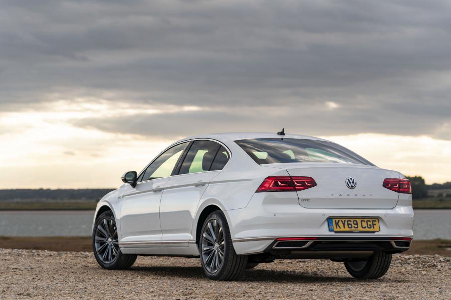  Volkswagen Passat GTE (B8) 2019 года  (UK) (фото 4 из 26)